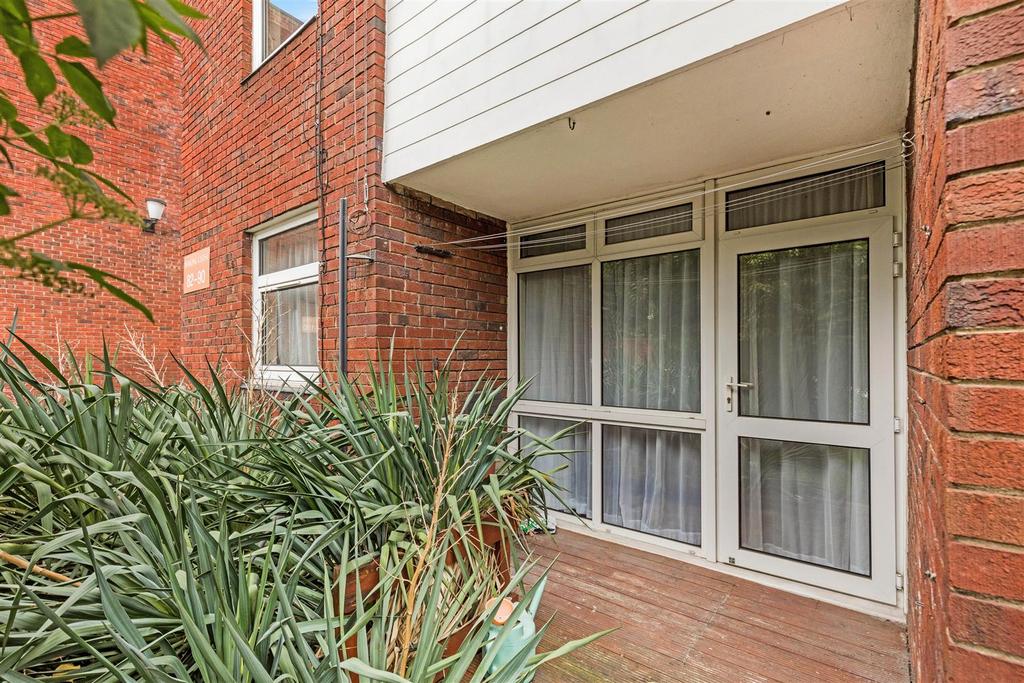 Woking Close, Putney, SW15 3 bed for sale £450,000