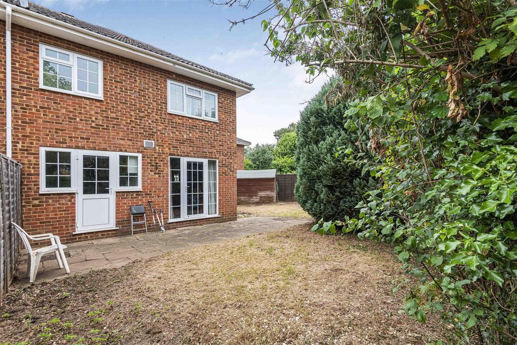 Harrow Court, Bath Road, Reading 3 bed townhouse for sale £345,000
