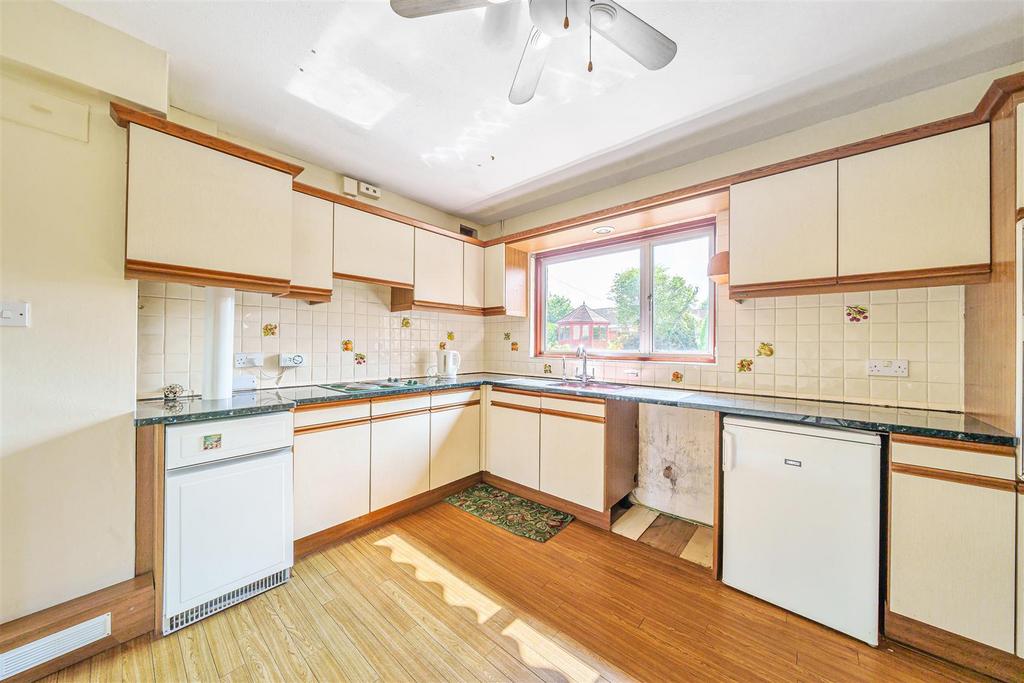 Langford Road, Honiton 3 bed detached house for sale £450,000