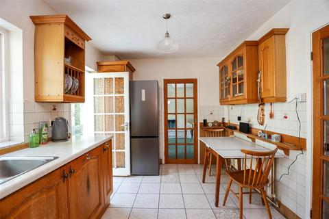 4 bedroom detached house for sale, Flanders Road, Llantwit Major, Vale of Glamorgan, CF61 1RL