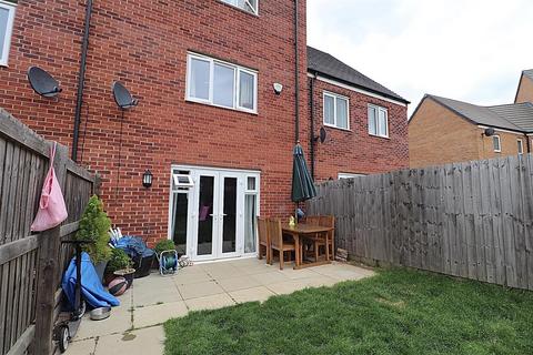 4 bedroom terraced house for sale, Mayfly Road, Northampton