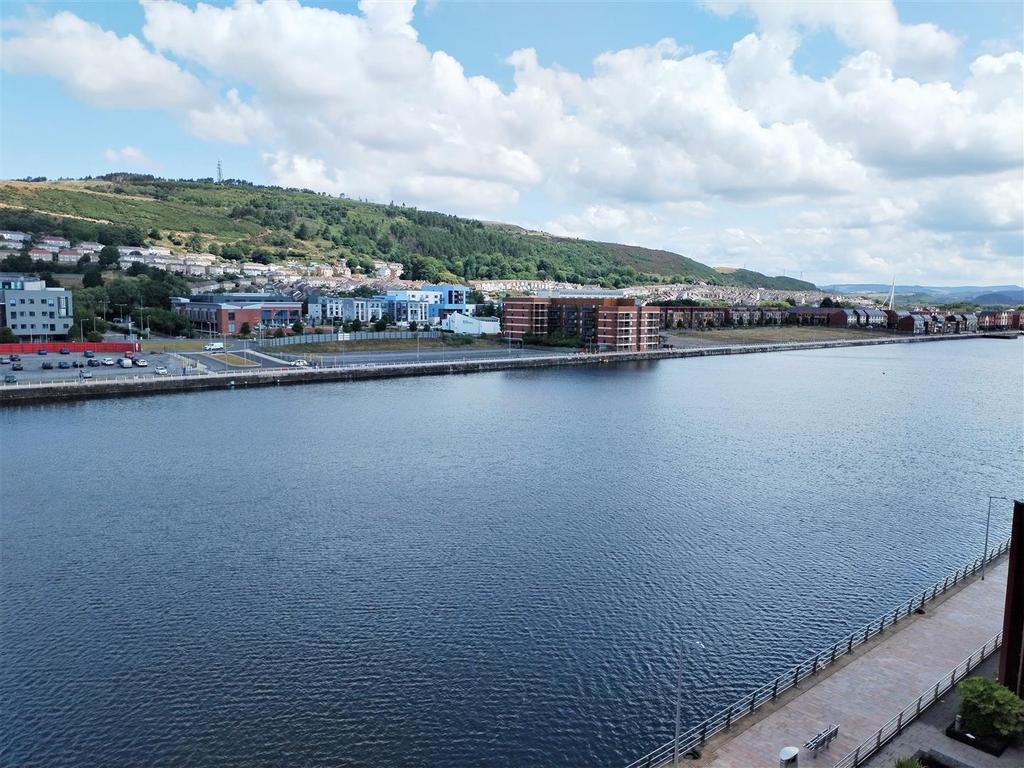 South Quay, Marina, Kings Road, Swansea 2 bed apartment for sale £179,950