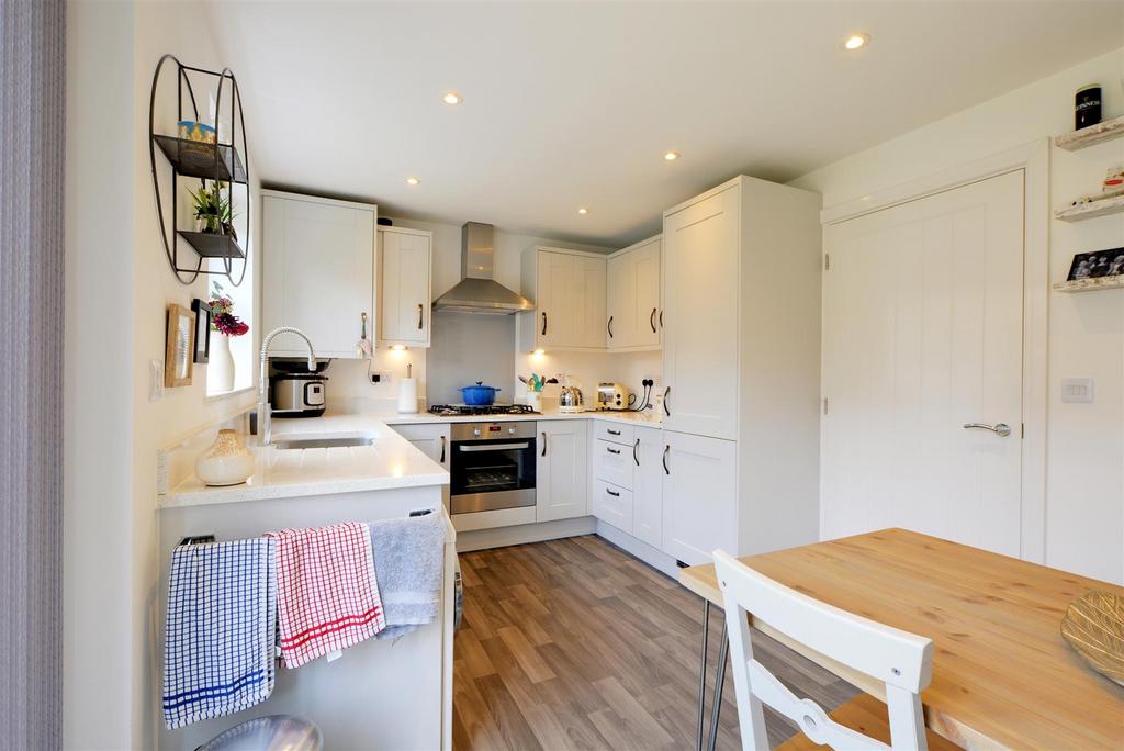 Kitchen 2.jpeg
