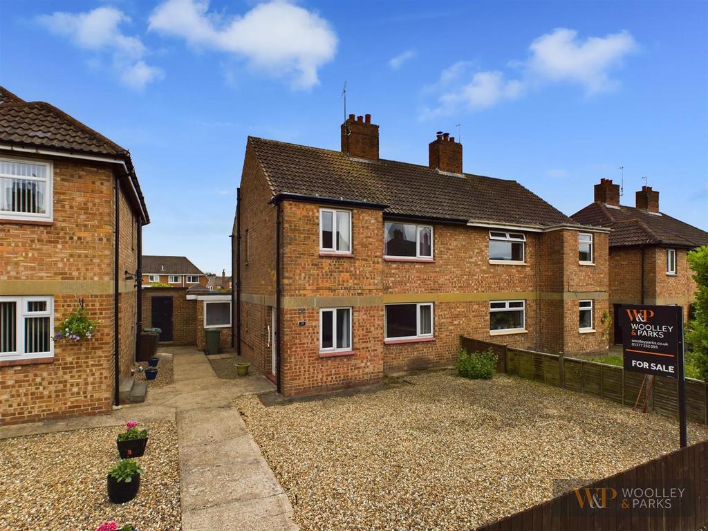Northfield Crescent, Driffield 3 bed semidetached house £160,000