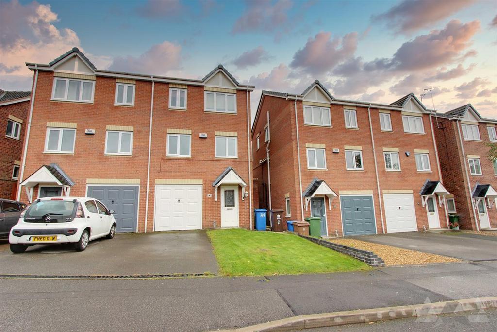 Dewberry Gardens, Mansfield NG19 3 bed semidetached house £925 pcm
