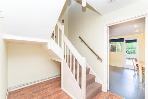 16 South Road, London, W5 4RY