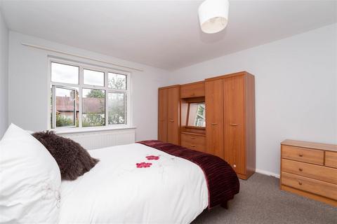 16 South Road, London, W5 4RY
