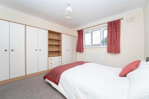 16 South Road, London, W5 4RY