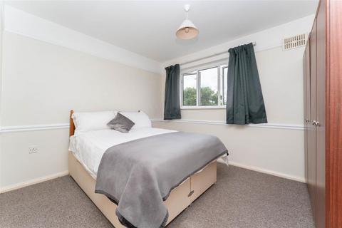 16 South Road, London, W5 4RY