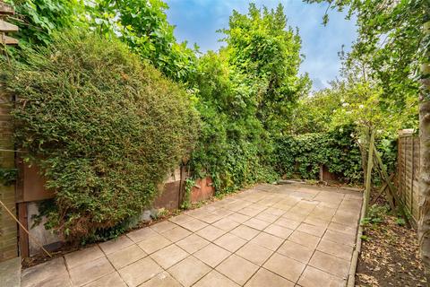 16 South Road, London, W5 4RY