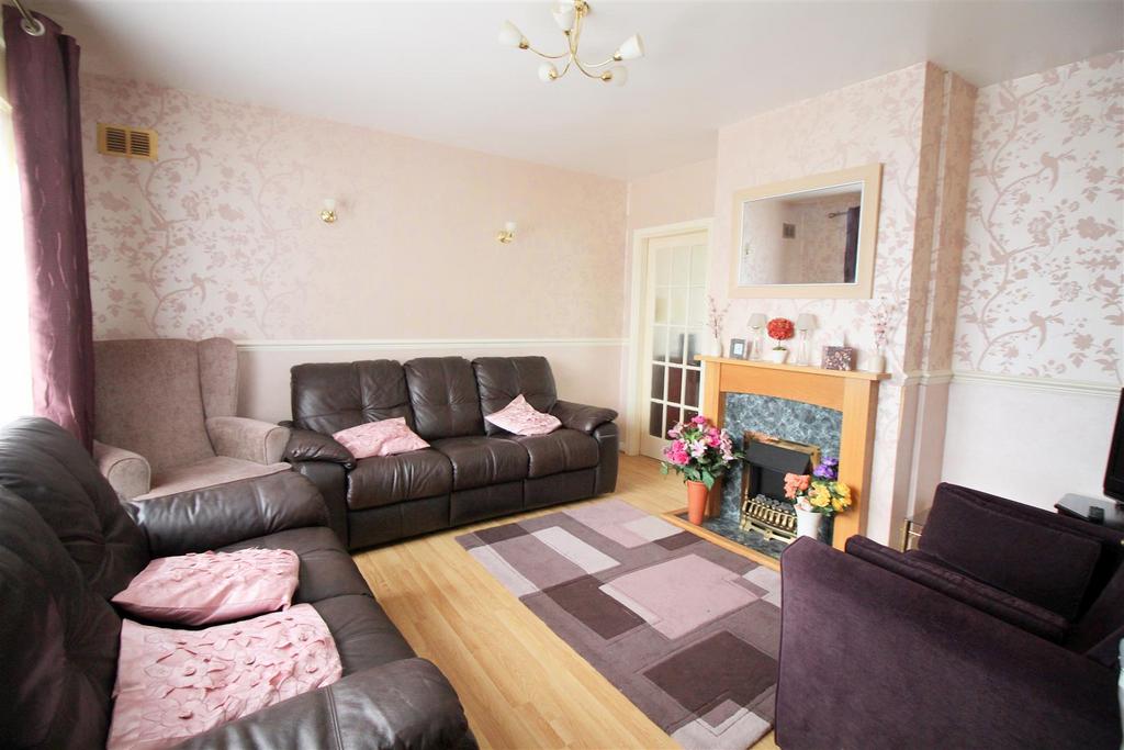 Milton Drive, Borehamwood 3 bed end of terrace house £425,000