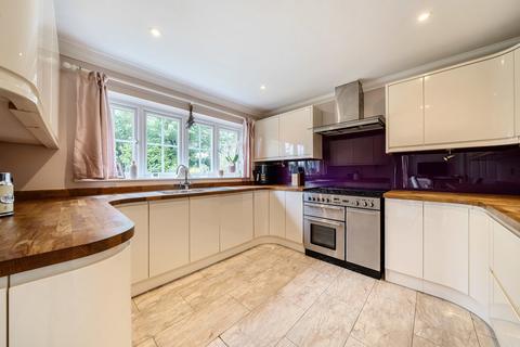 4 bedroom detached house for sale, Doves Croft, Tunstall, Sittingbourne, Kent, ME9