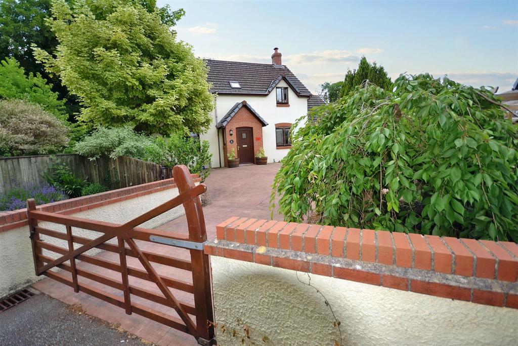 Maple Court, Templeton, Narberth 3 bed detached house for sale £320,000