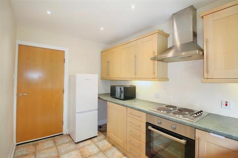 2 bedroom flat for sale, Leecrest House, Doncaster Road, Barnsley
