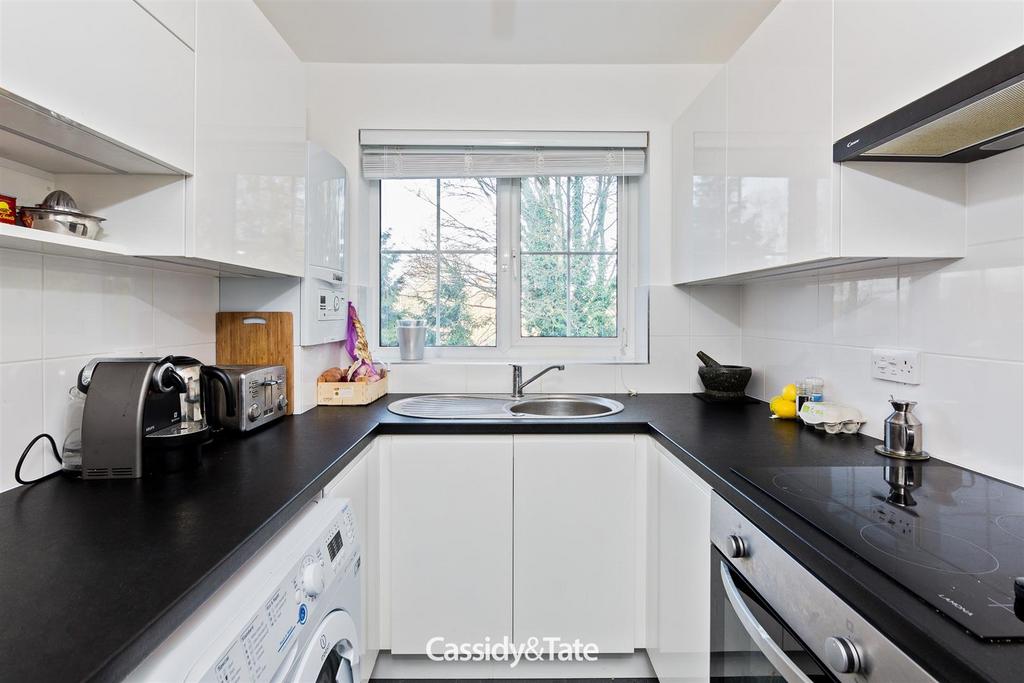 Westminster Court, St Albans 1 bed £1,200 pcm (£277 pw)