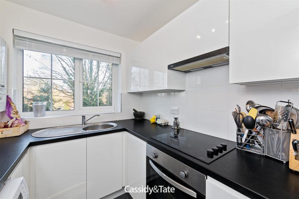 Westminster Court, St Albans 1 bed £1,200 pcm (£277 pw)