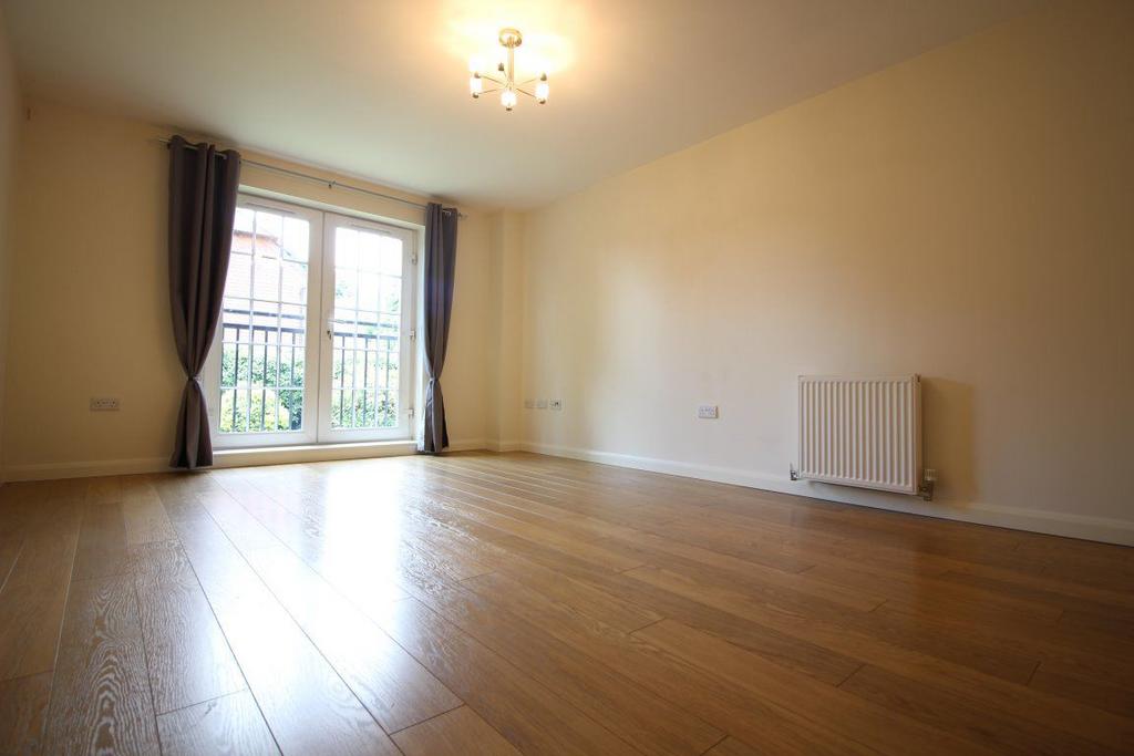 Bournemead, Herkomer Road, Bushey 2 bed flat £1,850 pcm (£427 pw)