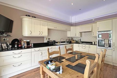 4 bedroom townhouse for sale, Elsham Drive, Great Notley, Braintree
