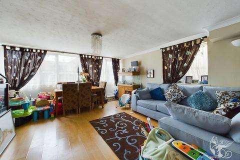 3 bedroom maisonette for sale - Peartree Close, South Ockendon