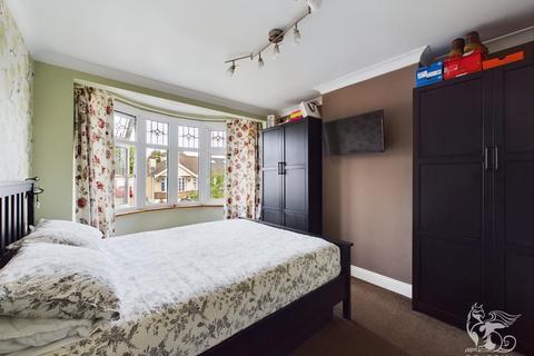 3 bedroom semi-detached house for sale - Toplands Avenue, Aveley