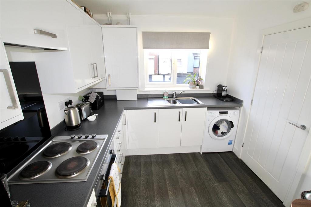 Awsworth Road, Ilkeston, Erewash 2 bed terraced house £900 pcm (£208 pw)
