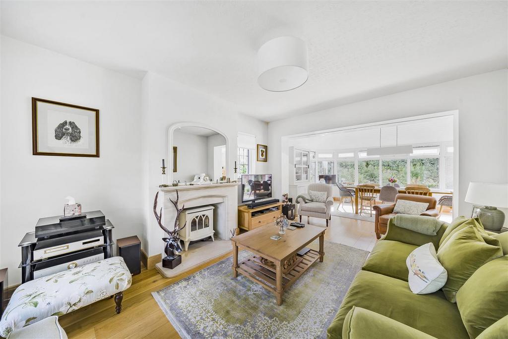 Potterne Road, Devizes 3 bed detached house for sale £675,000