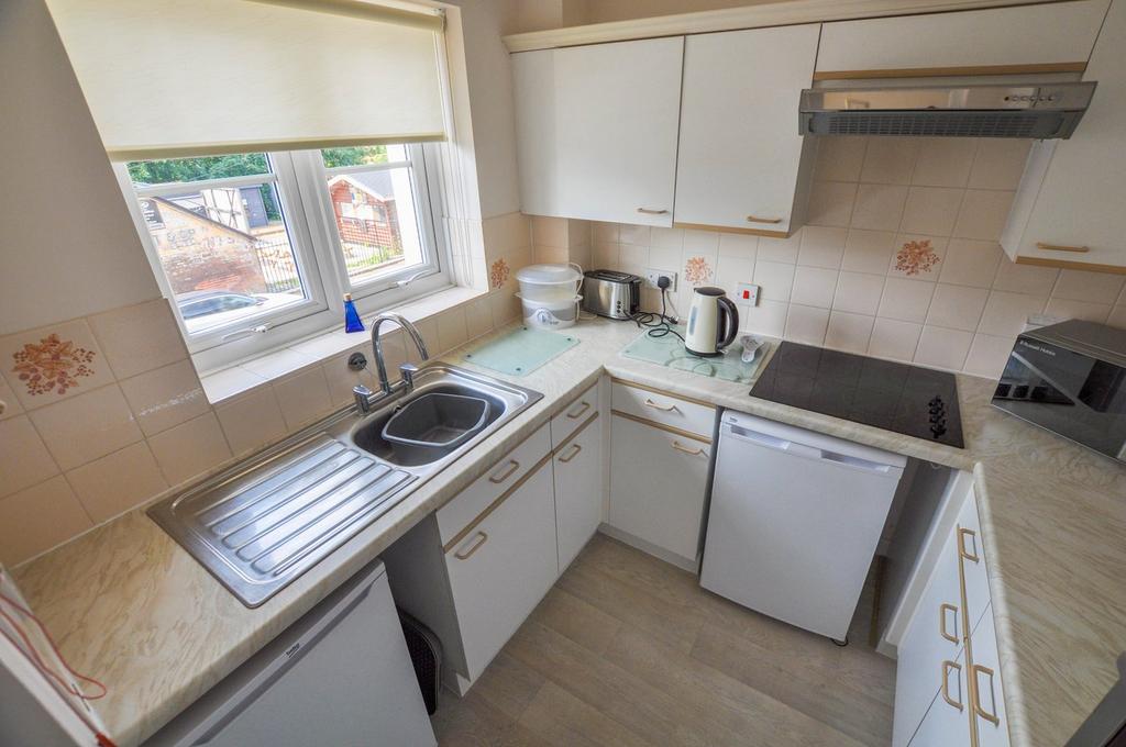 Poole Road, Wimborne, BH21 2 bed retirement property for sale £135,000
