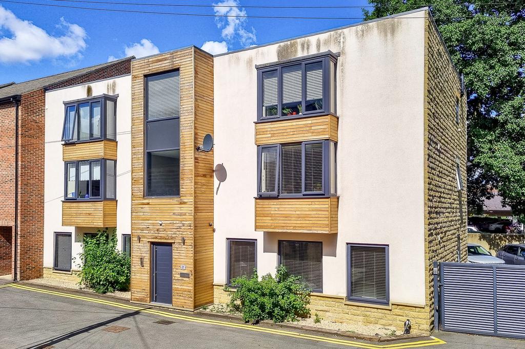 Back Dragon Parade, Duncroft, HG1 2 bed apartment for sale £250,000