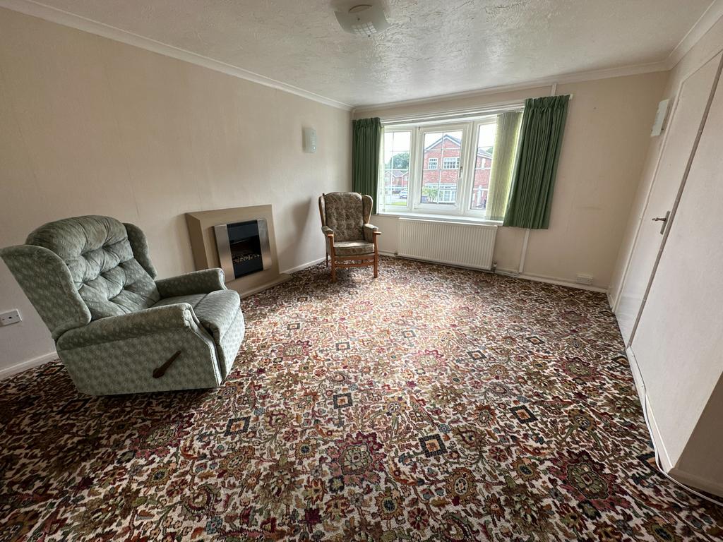 Mayfield Road, Winshill, BurtononTrent, DE15 3 bed detached house for sale £200,000