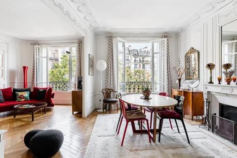 3 bedroom apartment, Paris 18ème, 75018