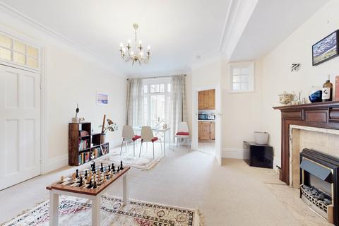1 bedroom apartment for sale, Grove Court, Circus Road, St John's Wood, London, NW8