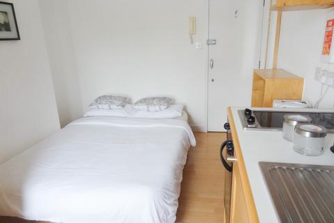 Studio to rent, Claverton Street, Pimlico, London, SW1V