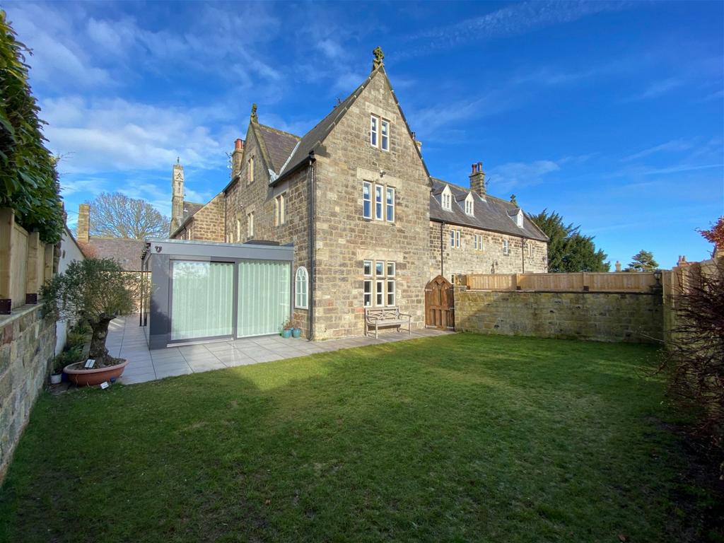 Sicklinghall, Chapel Court, Main Street, Wetherby, LS22 5 bed end of
