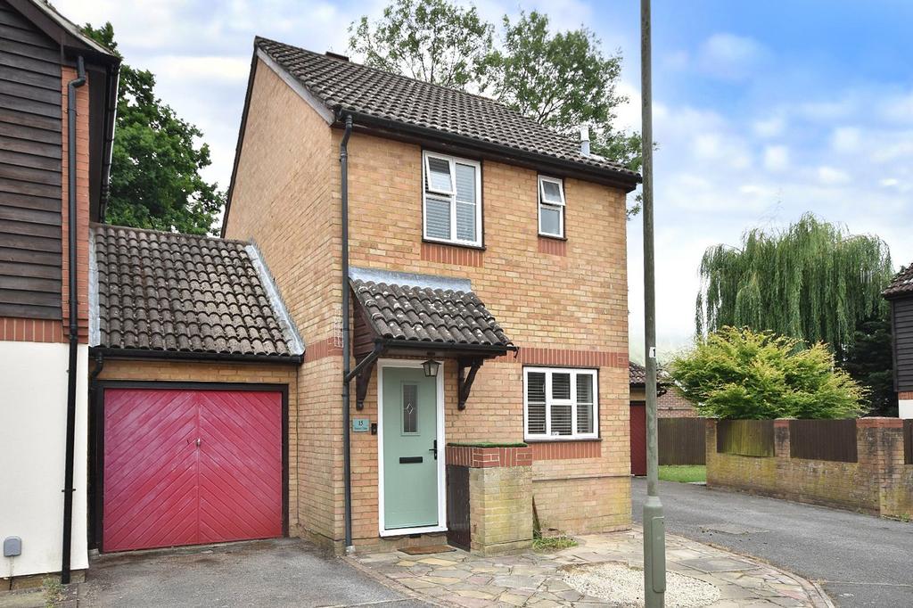 Horley, Surrey, RH6 2 bed link detached house for sale £350,000