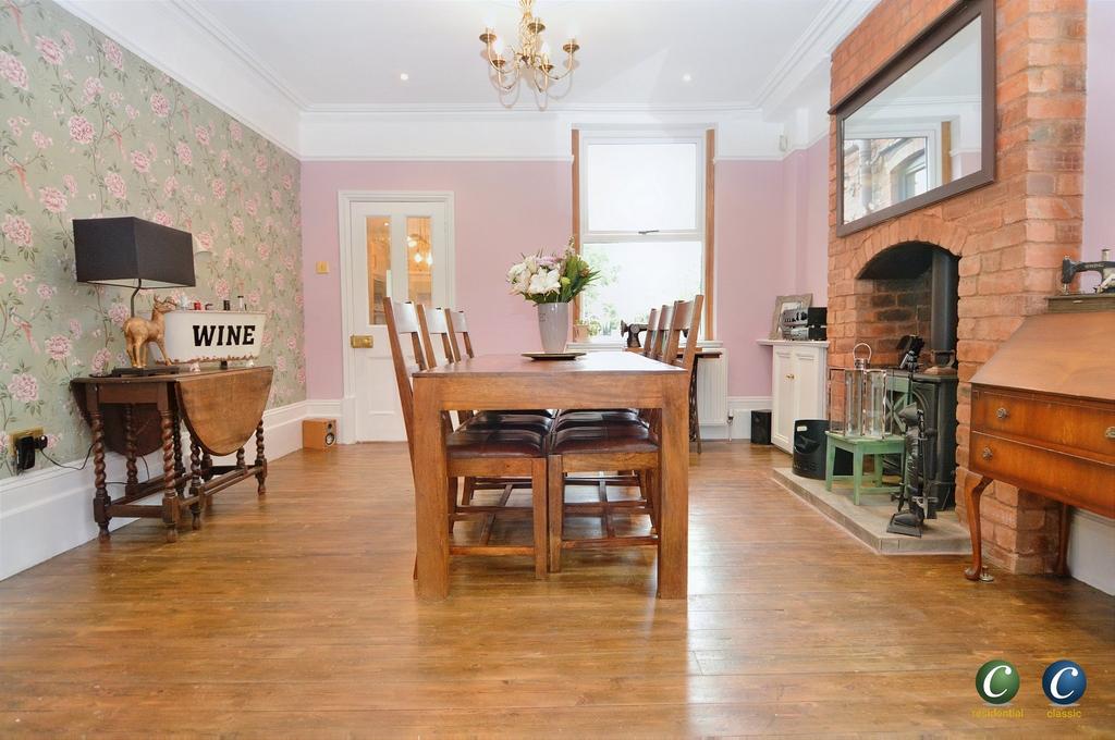 Stafford Road, Cannock, WS11 4AF 3 bed semidetached house £260,000