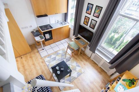 Studio to rent, Penywern Road, Earls Court, London, SW5