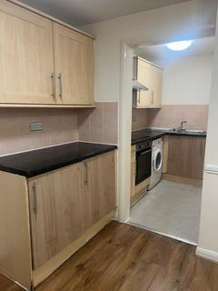 2 bedroom apartment to rent, Flat ,  Dunstable Road, Luton