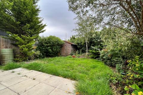 2 Sandhills Close, Northampton, NN2 8EB