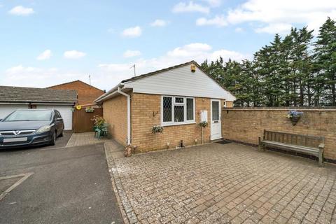 2 bedroom detached bungalow for sale - High Wycombe,  Buckinghamshire,  HP12