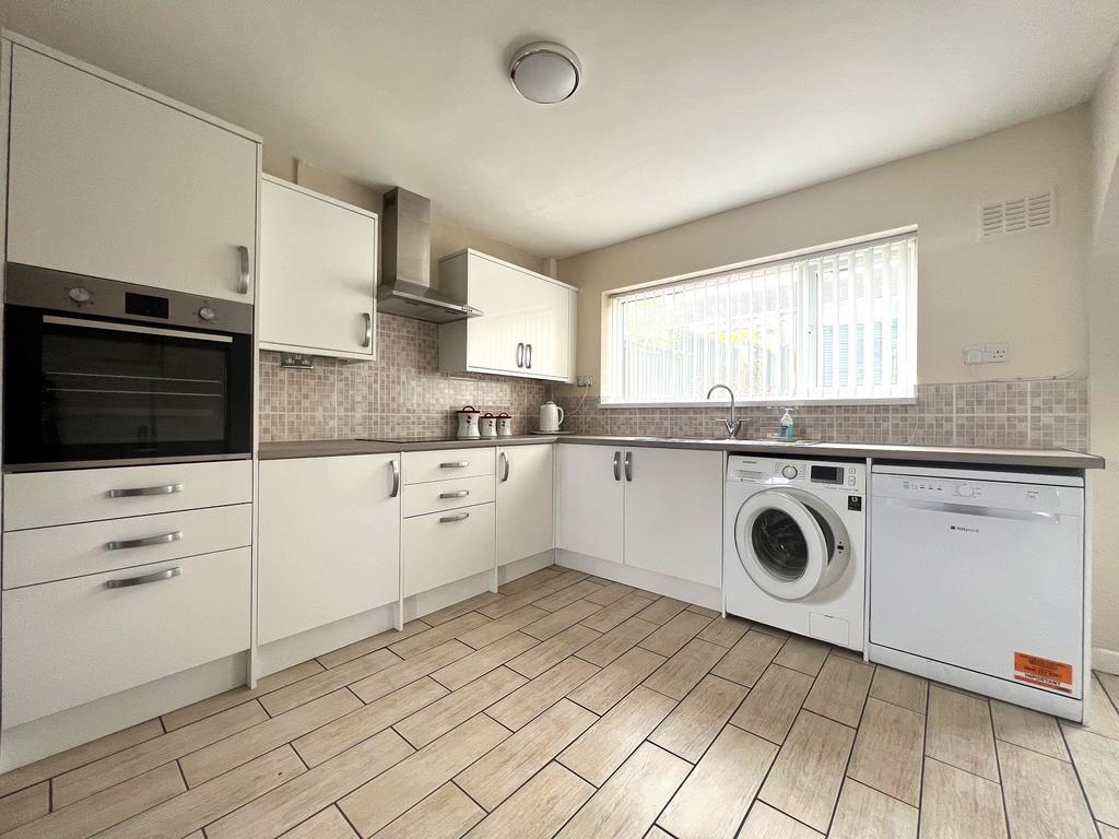 Avenue, Llanrumney, Cardiff. CF3 3 bed terraced house for