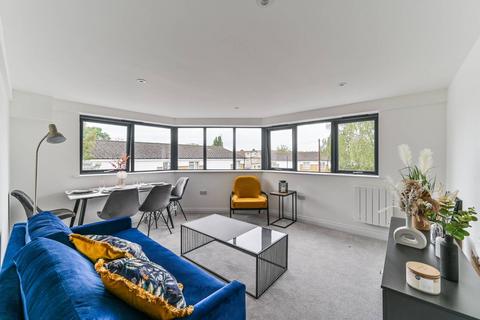 3 bedroom flat for sale - The Grove, London SW16