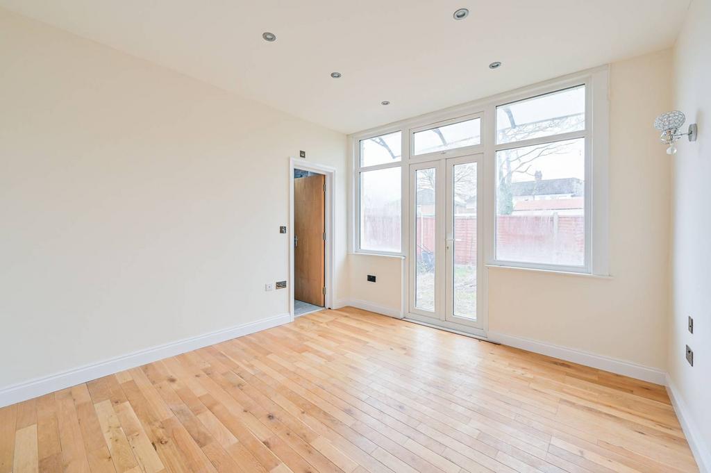 5 Norbury Court Road, Streatham SW16 2 bed flat for sale - £365,000