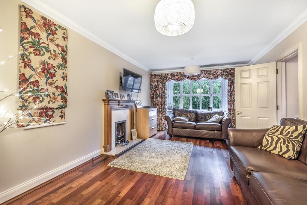 Beckenham Road West Wickham BR4 5 bed house £3,000 pcm (£692 pw)