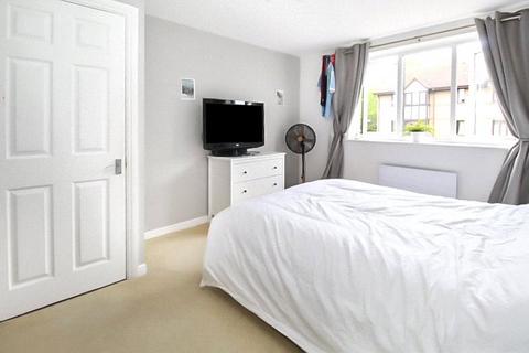 2 bedroom apartment for sale, Varsity Drive, Twickenham, TW1