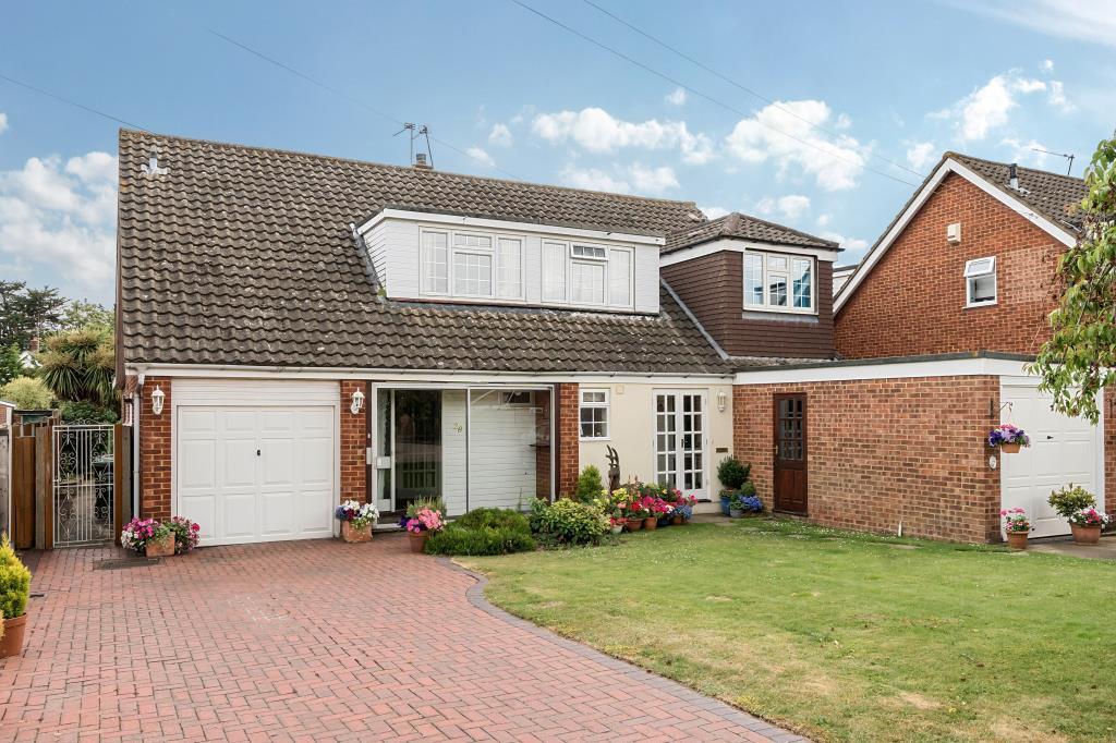 Anglesey Close, Ashford, Surrey, TW15 3 bed semidetached house for