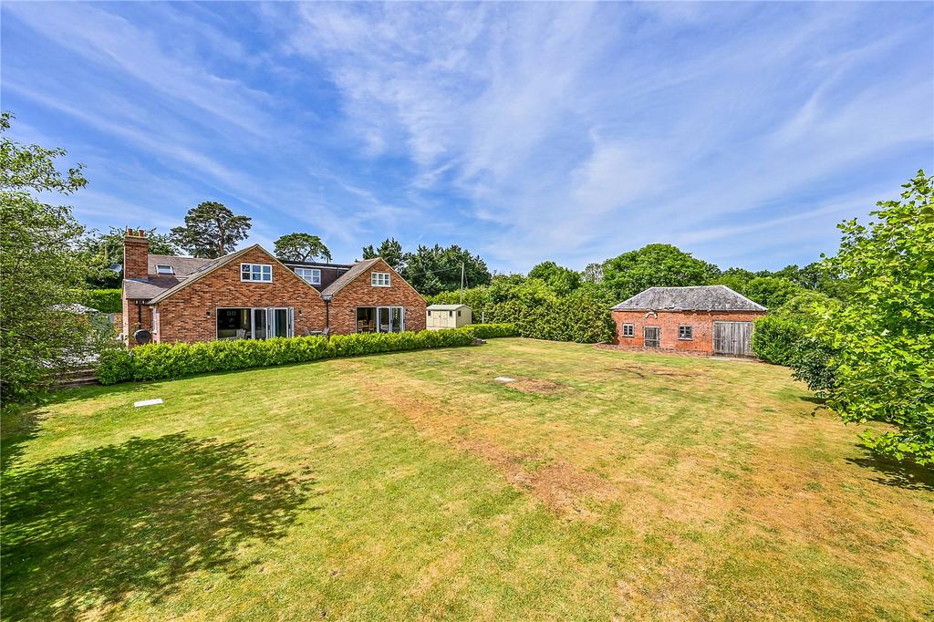 Painter's Forstal Road, Painter's... 4 bed detached house for sale £