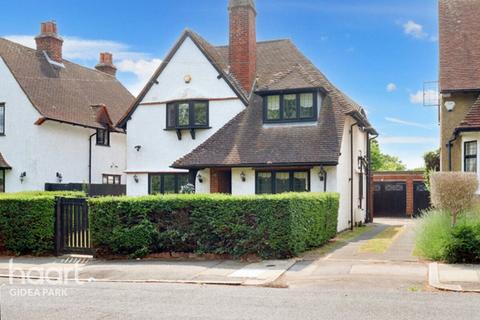 40 Heath Drive, Romford, RM2 5QJ