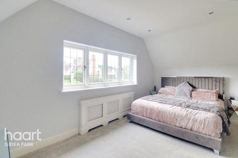 40 Heath Drive, Romford, RM2 5QJ