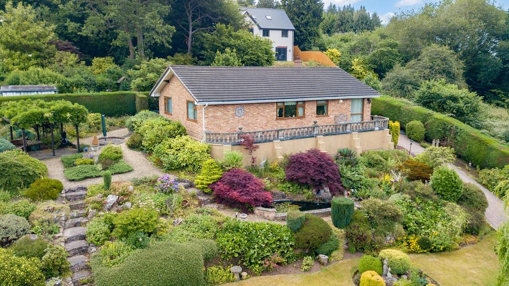 21 Hewletts Way, Ruspidge, Cinderford, Gloucestershire. GL14 3AJ 3 bed