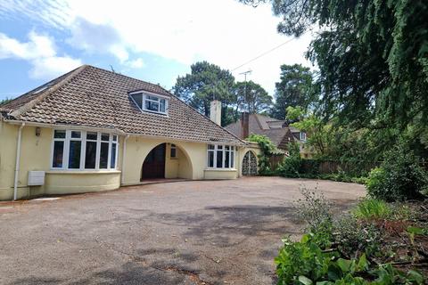 3 bedroom detached bungalow to rent, Canford Cliffs Road, Poole BH13